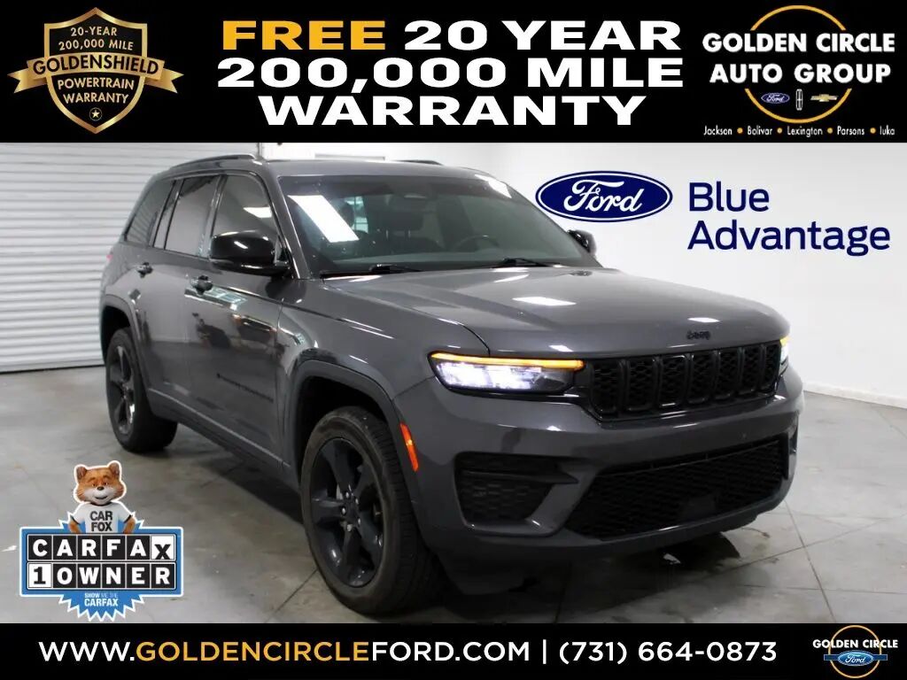 2022 Jeep Grand Cherokee Laredo — photo 1 of 13