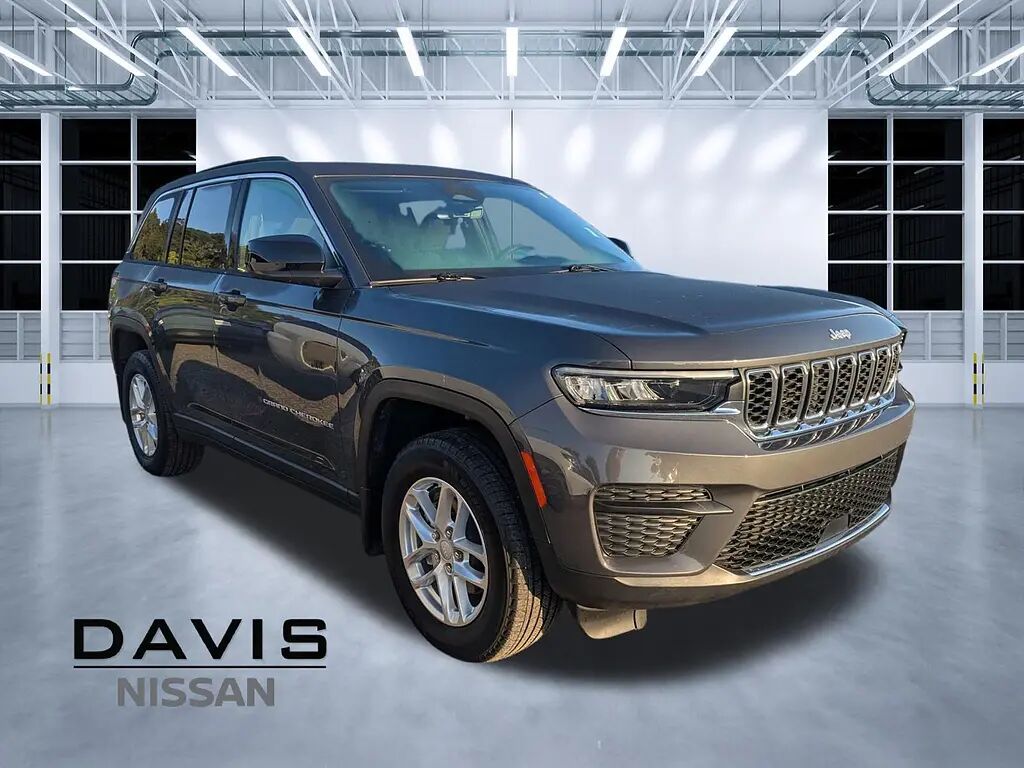 2025 Jeep Grand Cherokee Laredo X — photo 1 of 13