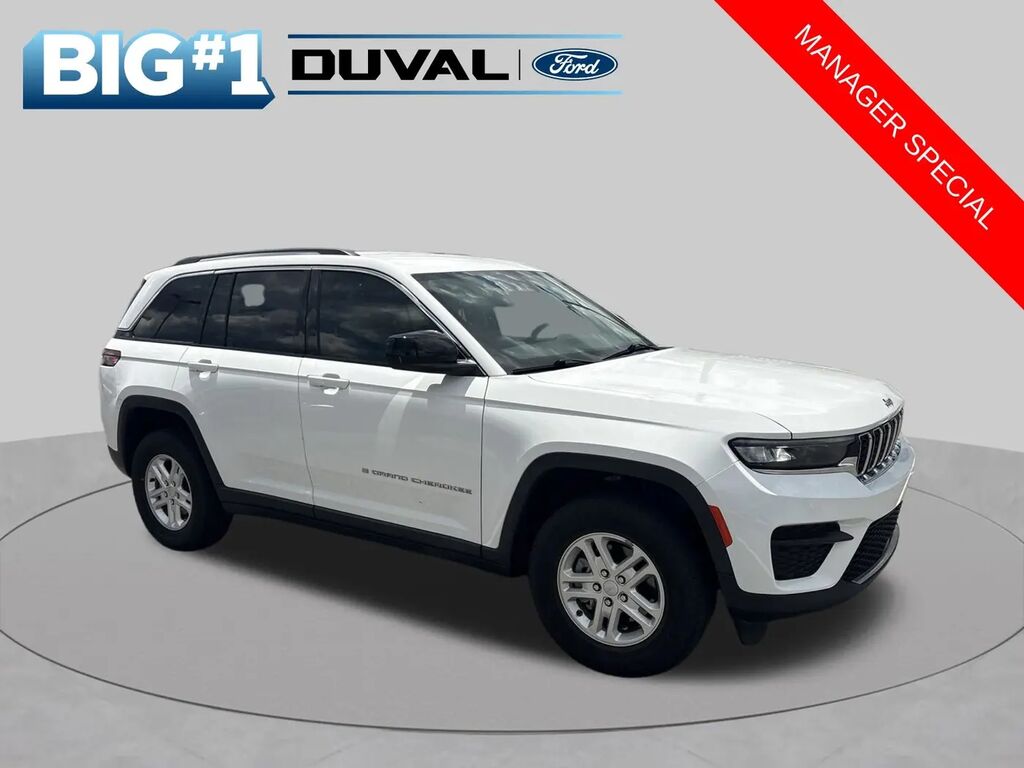 2023 Jeep Grand Cherokee Laredo — photo 1 of 13