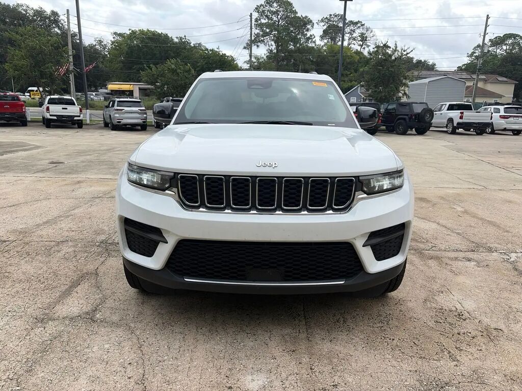 2023 Jeep Grand Cherokee Laredo — photo 1 of 26
