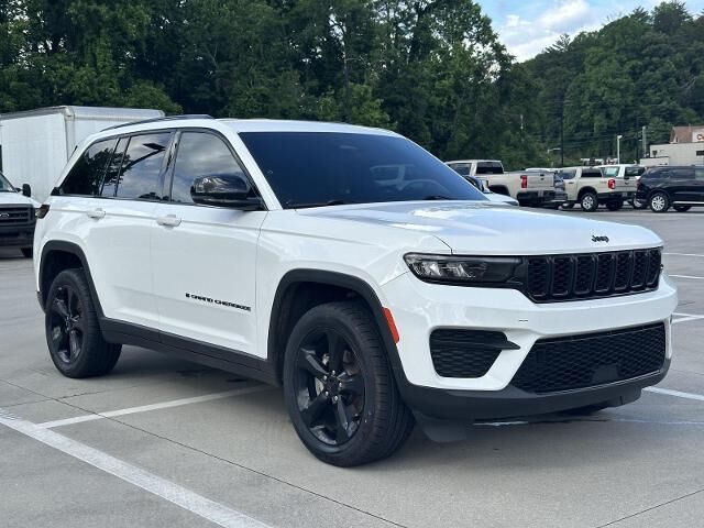 2023 Jeep Grand Cherokee Laredo