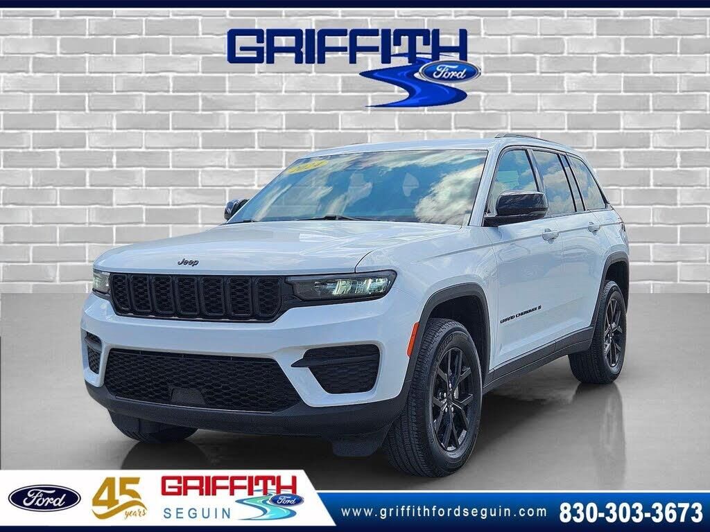 2024 Jeep Grand Cherokee Laredo — photo 1 of 1