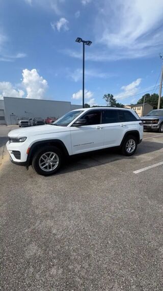 2024 Jeep Grand Cherokee Laredo