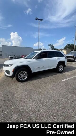 2024 Jeep Grand Cherokee Laredo — photo 1 of 13