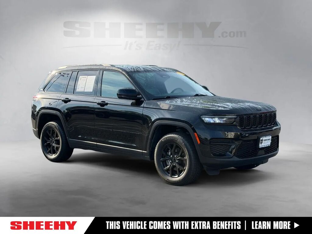 2024 Jeep Grand Cherokee Laredo — photo 1 of 13