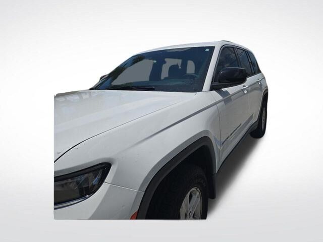 2025 Jeep Grand Cherokee Laredo — photo 1 of 13