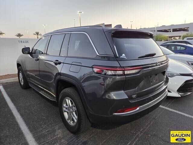 2022 Jeep Grand Cherokee Laredo — photo 1 of 4