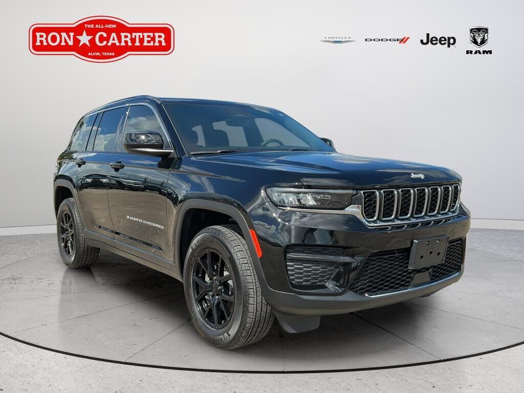 2025 Jeep Grand Cherokee Laredo — photo 1 of 1