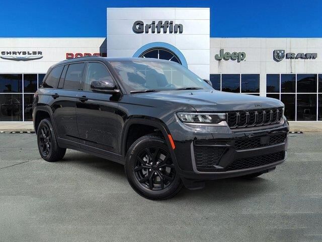 2026 Jeep Grand Cherokee Laredo Altitude