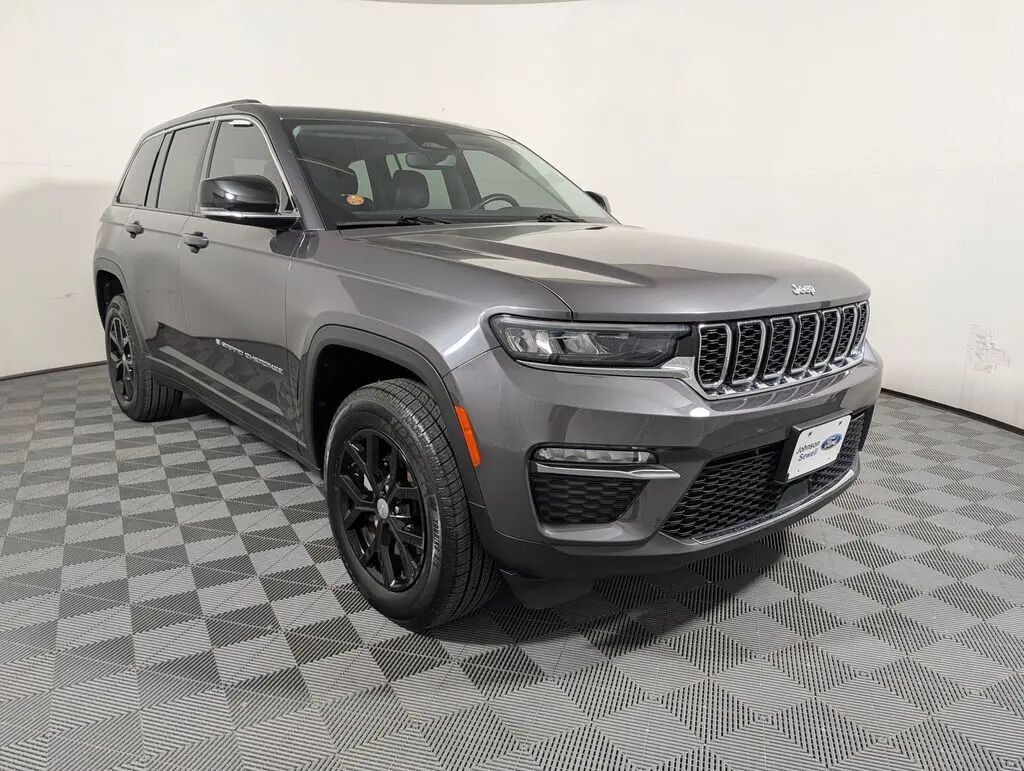 2022 Jeep Grand Cherokee Limited — photo 1 of 13