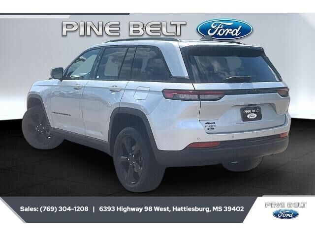 2023 Jeep Grand Cherokee Laredo