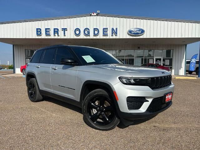 2023 Jeep Grand Cherokee Laredo