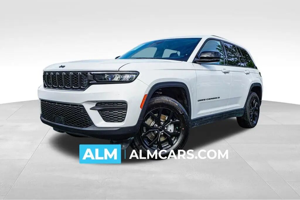 2025 Jeep Grand Cherokee Altitude — photo 1 of 11