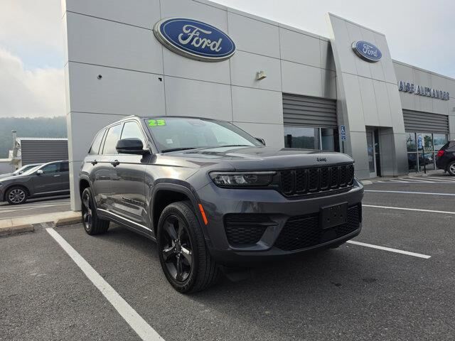 2023 Jeep Grand Cherokee Laredo