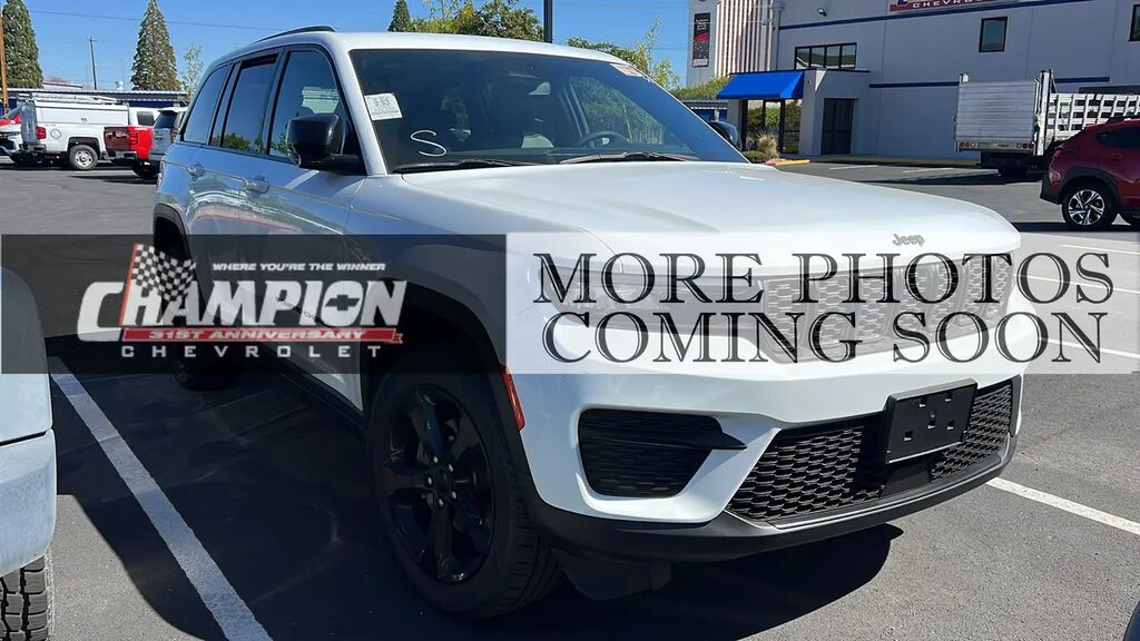 2023 Jeep Grand Cherokee Altitude — photo 1 of 3