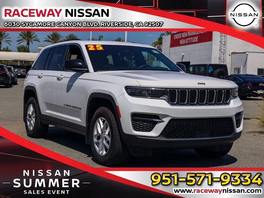 2025 Jeep Grand Cherokee Laredo — photo 1 of 13