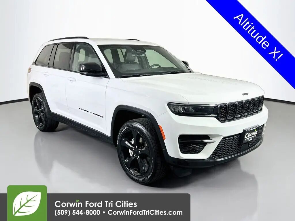 2025 Jeep Grand Cherokee Laredo — photo 1 of 13