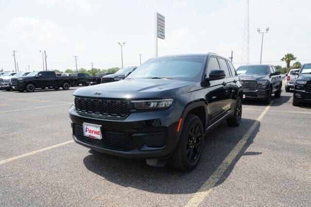 2025 Jeep Grand Cherokee Laredo