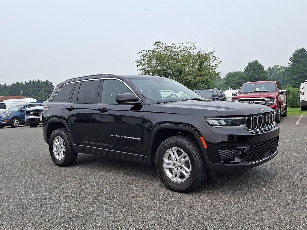 2024 Jeep Grand Cherokee Laredo — photo 1 of 1