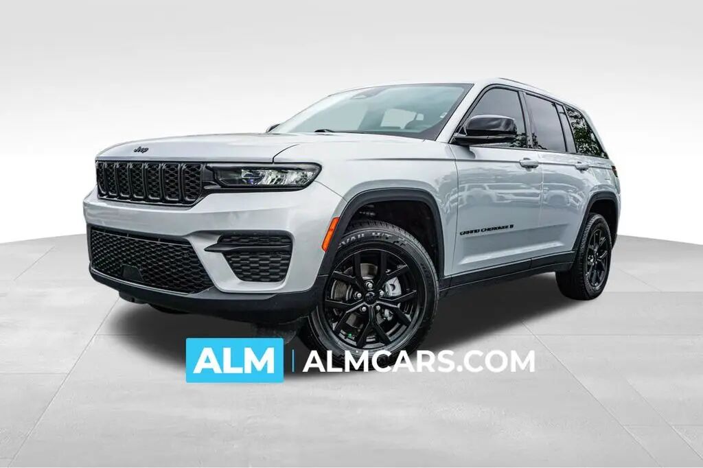 2025 Jeep Grand Cherokee Altitude — photo 1 of 11