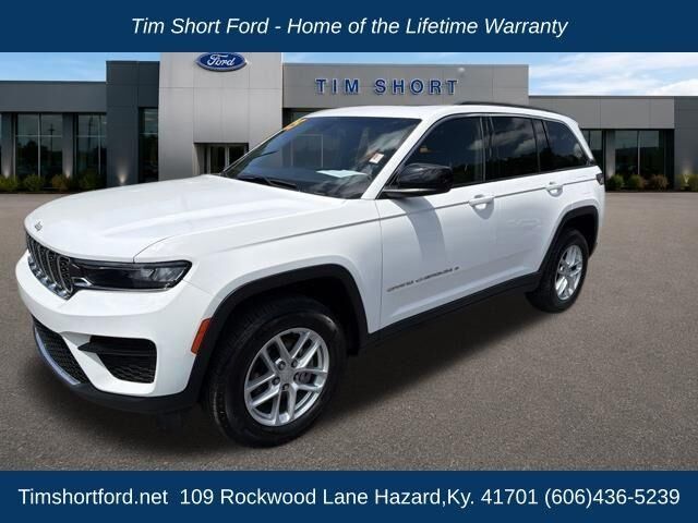2025 Jeep Grand Cherokee Laredo — photo 1 of 13