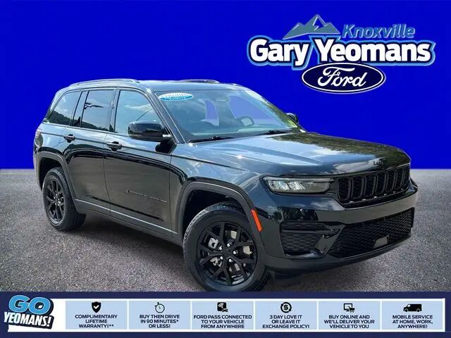 2025 Jeep Grand Cherokee Laredo — photo 1 of 13