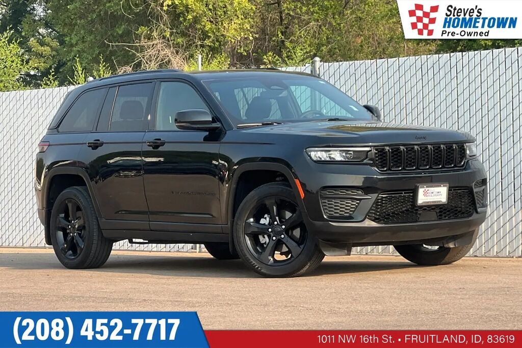 2024 Jeep Grand Cherokee Laredo — photo 1 of 13