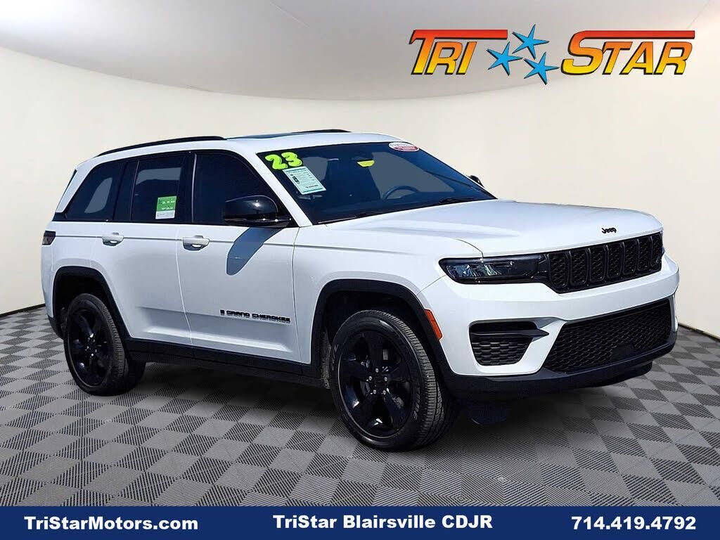 2023 Jeep Grand Cherokee Laredo — photo 1 of 1