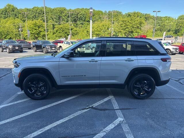 2024 Jeep Grand Cherokee Laredo