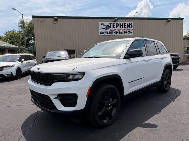 2025 Jeep Grand Cherokee Laredo