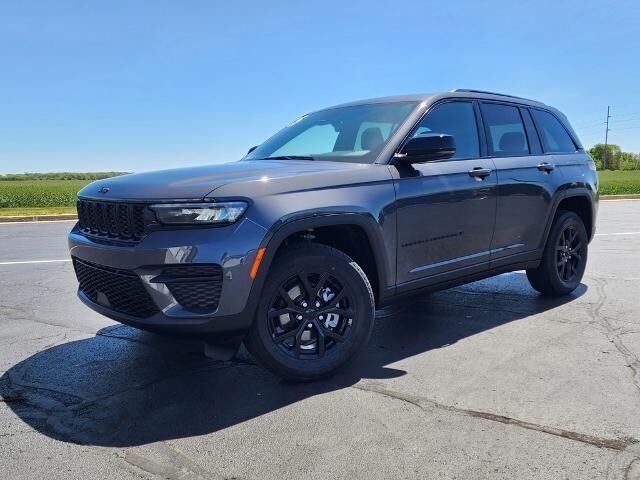2025 Jeep Grand Cherokee Laredo