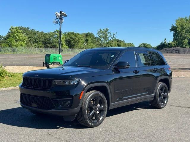 2023 Jeep Grand Cherokee Laredo
