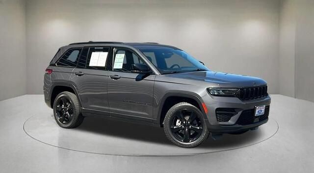 2023 Jeep Grand Cherokee Laredo