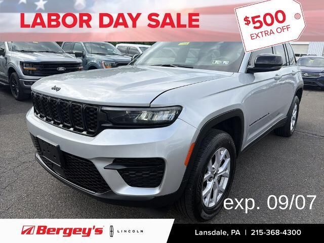 2023 Jeep Grand Cherokee Laredo — photo 1 of 13
