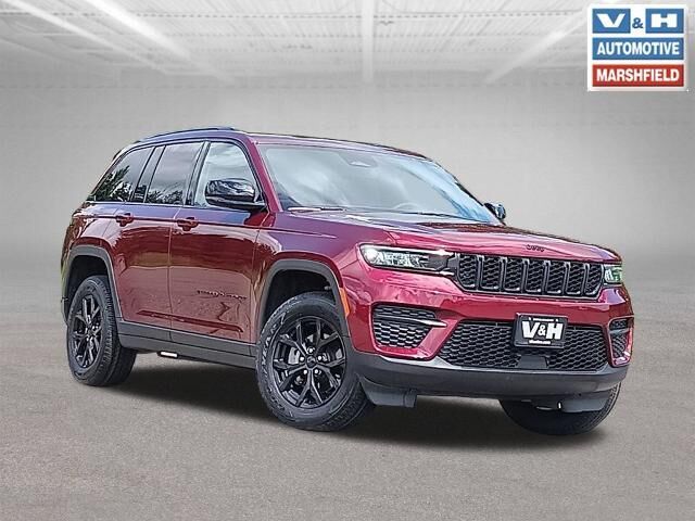 2024 Jeep Grand Cherokee Laredo — photo 1 of 13