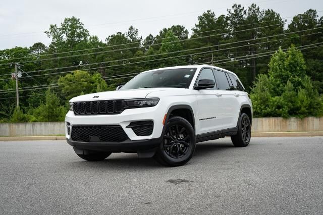 2025 Jeep Grand Cherokee Laredo