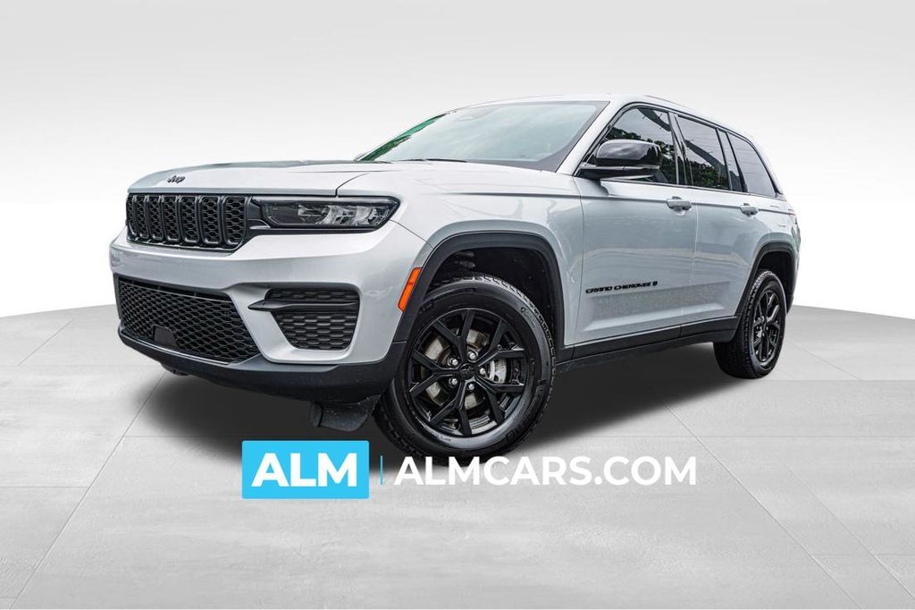 2025 Jeep Grand Cherokee Altitude — photo 1 of 13