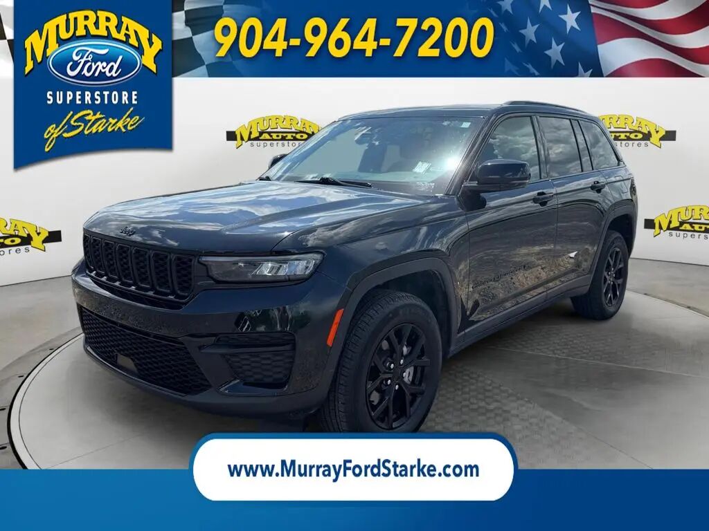 2025 Jeep Grand Cherokee Laredo — photo 1 of 11