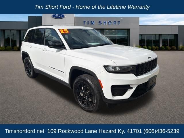 2025 Jeep Grand Cherokee Laredo — photo 1 of 13