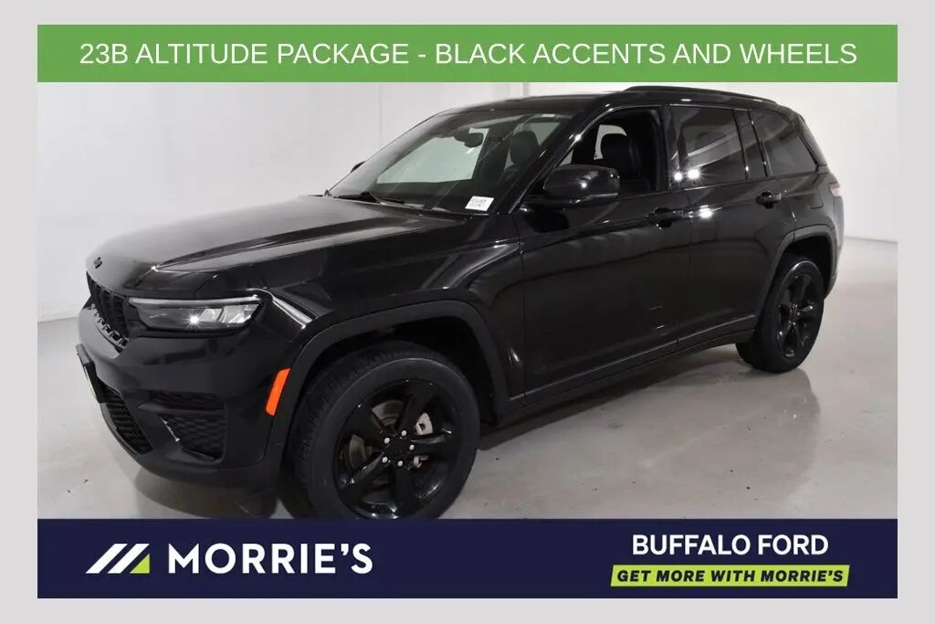 2023 Jeep Grand Cherokee Laredo — photo 1 of 13