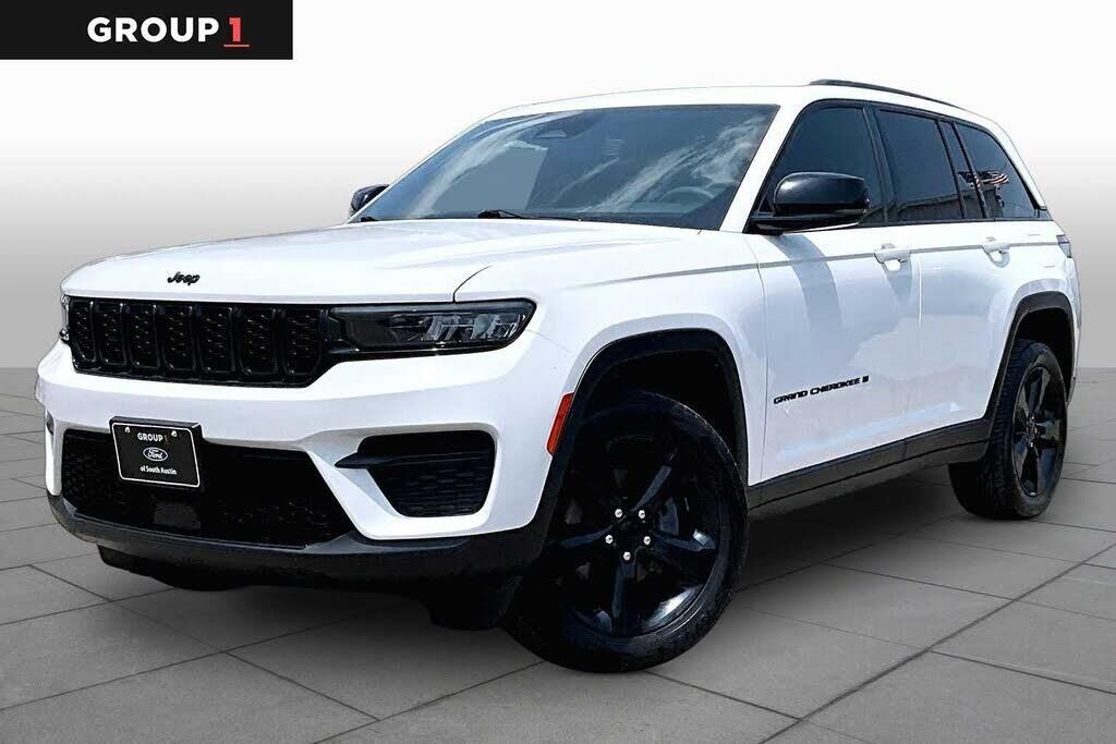 2023 Jeep Grand Cherokee Laredo — photo 1 of 1
