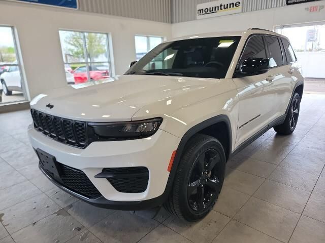2023 Jeep Grand Cherokee Laredo X