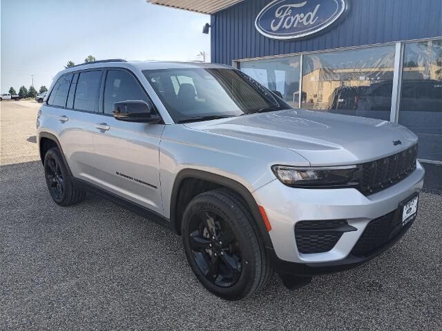 2023 Jeep Grand Cherokee Laredo