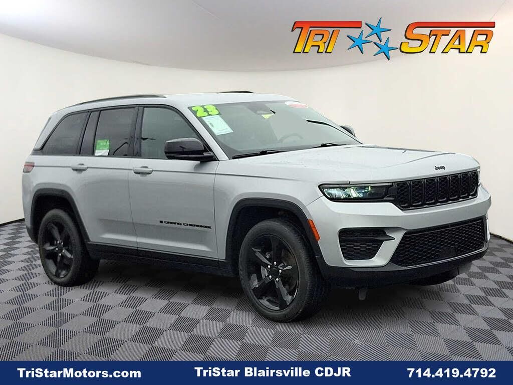 2023 Jeep Grand Cherokee Laredo — photo 1 of 1