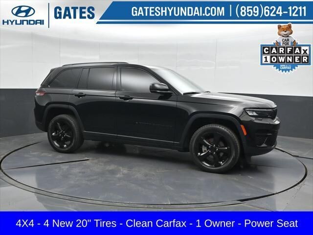 2023 Jeep Grand Cherokee Altitude — photo 1 of 13