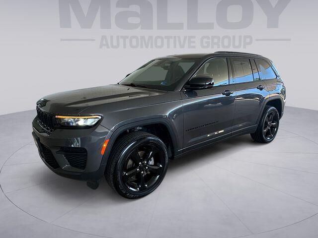 2024 Jeep Grand Cherokee Laredo — photo 1 of 1