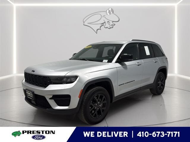 2025 Jeep Grand Cherokee Laredo