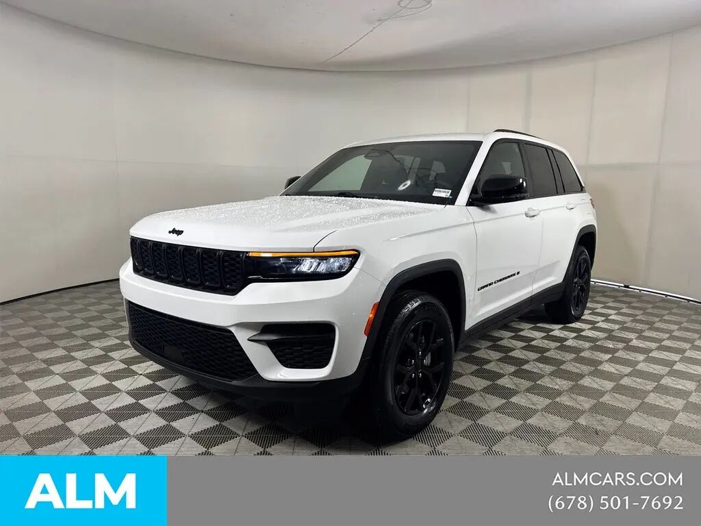 2025 Jeep Grand Cherokee Altitude — photo 1 of 10