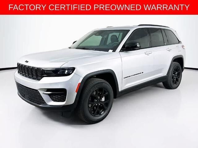 2025 Jeep Grand Cherokee Laredo — photo 1 of 2