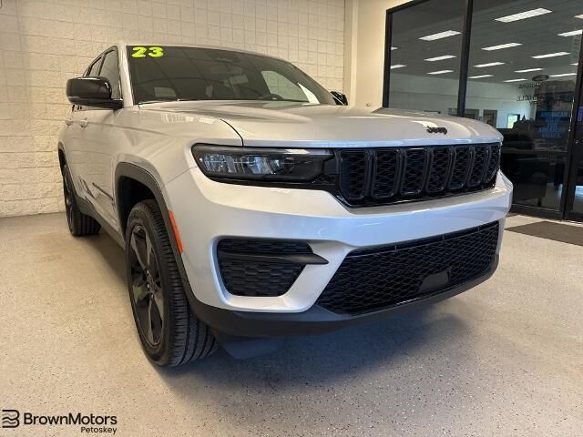 2023 Jeep Grand Cherokee Laredo